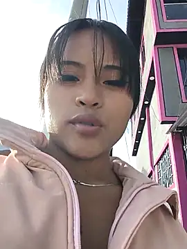 Snapshot of bella_warzon chatting on October 2025 09:15:01 PM bella warzon online show from October 2025 09:15:01 PM