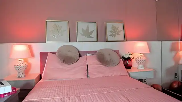 Emma  1 online show from September 2025 03:44:01 AM