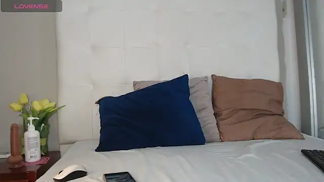 willow smitt online show from December 2025 12:01:02 PM