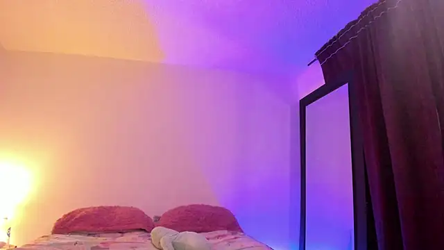 Snapshot of Alessamoth chatting on November 2025 11:28:01 PM Alessamoth online show from November 2025 11:28:01 PM