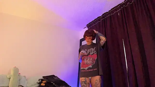 Snapshot of Alessamoth chatting on February 2026 08:57:02 PM Alessamoth online show from February 2026 08:57:02 PM