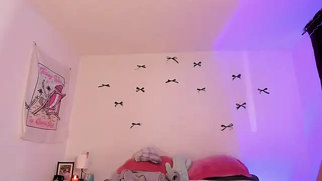 Alessamoth online show from May 2026 07:29:01 PM