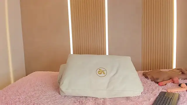 stephany summer online show from February 2026 07:37:02 PM