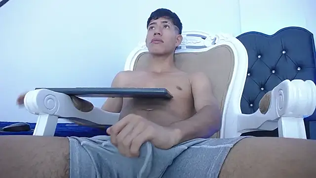 dareck 18 online show from March 2025 02:30:02 AM