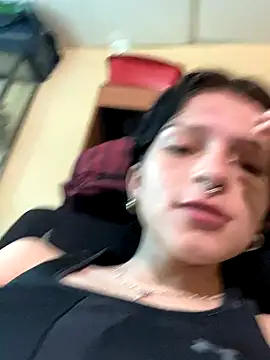 Snapshot of val_zx chatting on October 2025 05:45:01 PM val zx online show from October 2025 05:45:01 PM