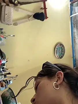 Snapshot of val_zx chatting on February 2026 04:01:01 PM val zx online show from February 2026 04:01:01 PM