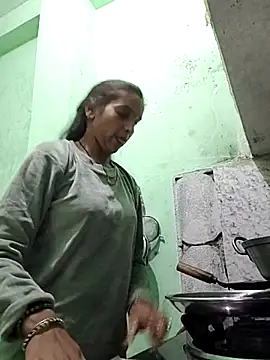 Hotty-Nidhi online show from November 2025 05:24:01 PM