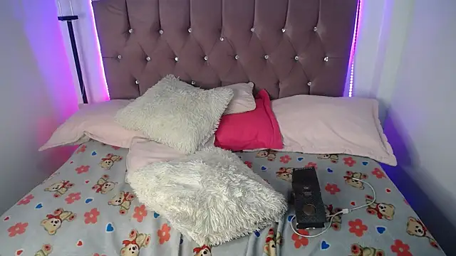 Snapshot of charlotte_walker1 chatting on March 2025 03:26:01 AM charlotte walker1 online show from March 2025 03:26:01 AM