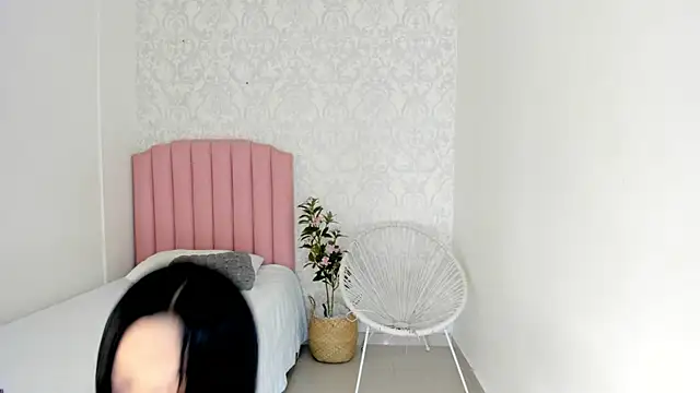 Snapshot of Krissi_latore chatting on March 2026 12:33:01 AM Krissi latore online show from March 2026 12:33:01 AM