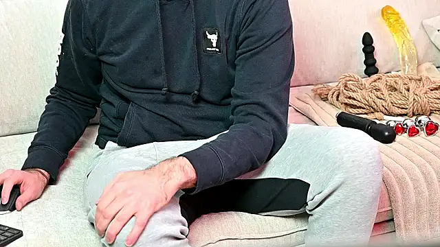 Snapshot of mageneslive chatting on January 2026 02:30:02 PM mageneslive online show from January 2026 02:30:02 PM