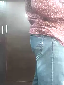 Snapshot of Idontmind367 chatting on December 2025 04:32:01 AM Idontmind367 online show from December 2025 04:32:01 AM