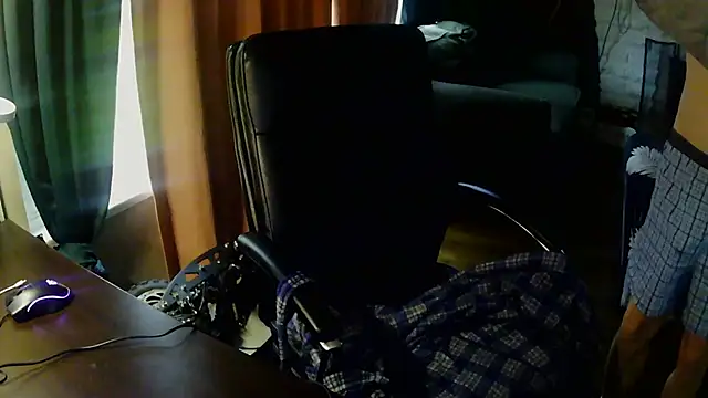 Snapshot of Slim_Whitey chatting on November 2025 05:57:02 PM Slim Whitey online show from November 2025 05:57:02 PM