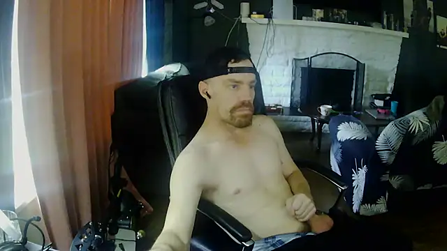 Snapshot of Slim_Whitey chatting on November 2025 06:52:01 PM Slim Whitey online show from November 2025 06:52:01 PM