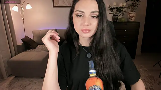 Snapshot of Viki_Bellson chatting on March 2025 03:57:02 PM Viki Bellson online show from March 2025 03:57:02 PM