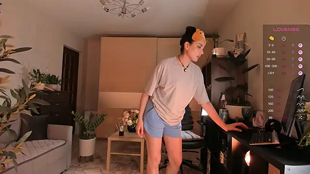 Snapshot of Viki_Bellson chatting on September 2025 06:19:02 PM Viki Bellson online show from September 2025 06:19:02 PM