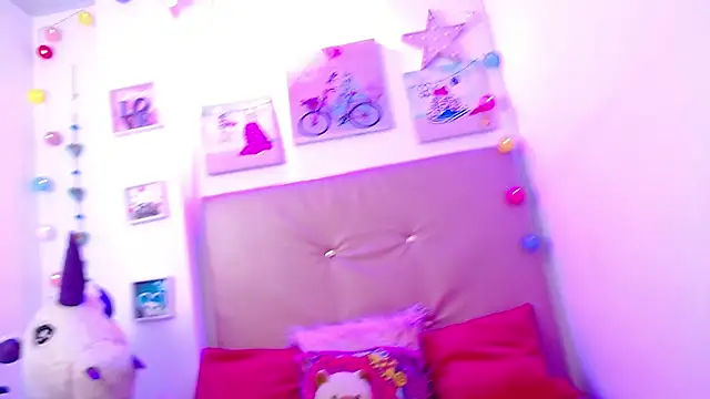 Snapshot of lili_roussi chatting on March 2025 03:02:02 AM lili roussi online show from March 2025 03:02:02 AM