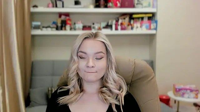 Kara Smith  online show from May 2026 10:38:02 PM