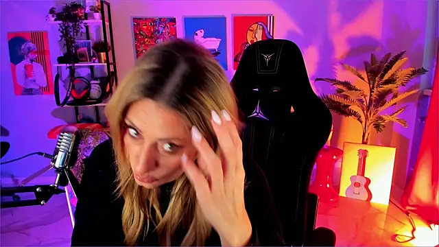 SarahAlluring online show from December 2025 11:28:02 AM