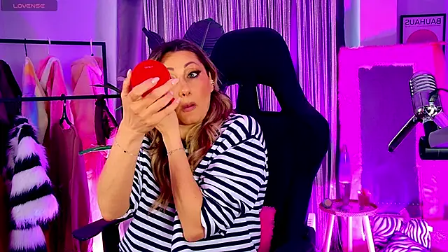 Snapshot of SarahAlluring chatting on April 2026 03:10:02 PM SarahAlluring online show from April 2026 03:10:02 PM