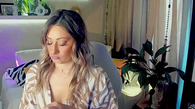 Snapshot of SarahAlluring chatting on May 2026 06:29:01 AM SarahAlluring online show from May 2026 06:29:01 AM