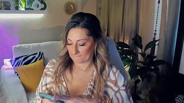 Snapshot of SarahAlluring chatting on May 2026 03:08:02 PM SarahAlluring online show from May 2026 03:08:02 PM