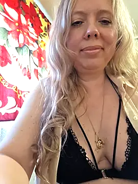 Irina3718 online show from May 2026 01:18:01 PM