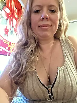 Irina3718 online show from May 2026 02:13:02 PM