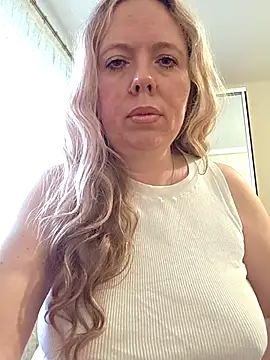 Irina3718 online show from May 2026 02:58:01 PM