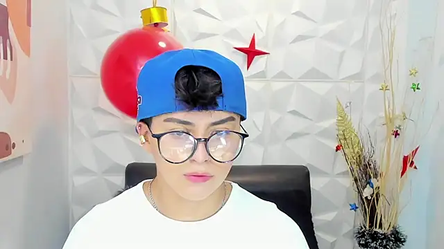 Snapshot of Sam_Daves chatting on December 2025 12:55:02 PM Sam Daves online show from December 2025 12:55:02 PM