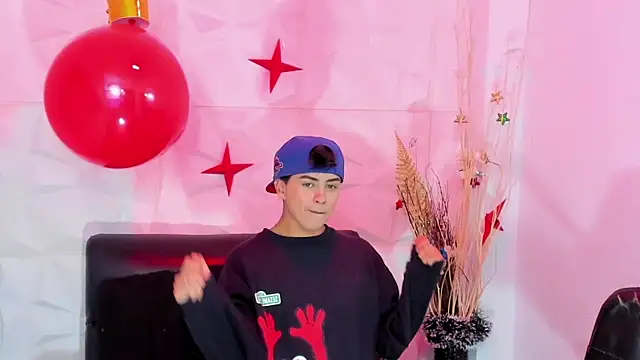 Snapshot of Sam_Daves chatting on December 2025 01:18:01 PM Sam Daves online show from December 2025 01:18:01 PM