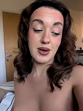 Snapshot of Petite_Juicy_Olive chatting on July 2026 08:07:02 AM Petite Juicy Olive online show from July 2026 08:07:02 AM