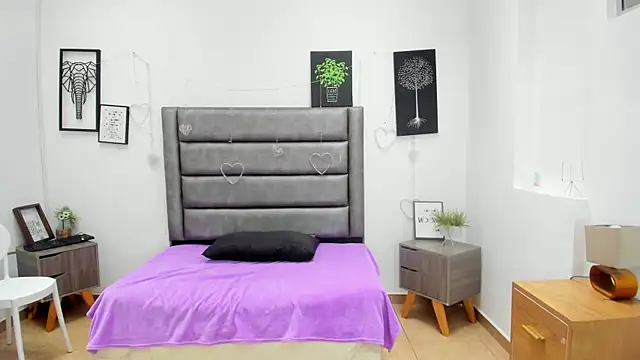 Tania Duque online show from July 2026 02:01:02 PM