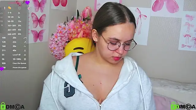 Snapshot of Lilysweet13 chatting on October 2025 10:45:01 AM Lilysweet13 online show from October 2025 10:45:01 AM