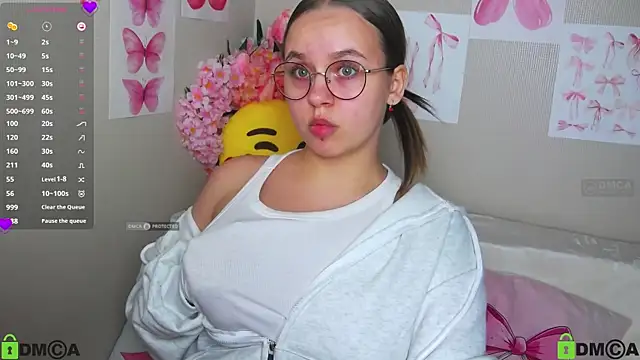 Snapshot of Lilysweet13 chatting on October 2025 01:53:02 PM Lilysweet13 online show from October 2025 01:53:02 PM