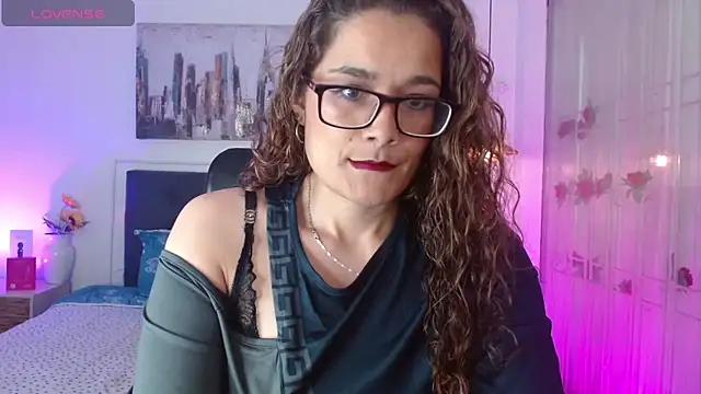 Rose Thompson1 online show from May 2026 04:04:02 PM