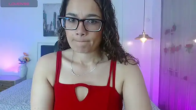 Rose Thompson1 online show from May 2026 01:30:01 PM