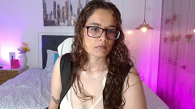 Rose Thompson1 online show from May 2026 01:40:02 PM