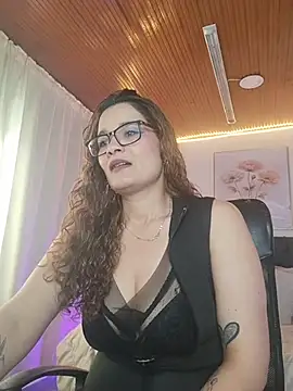 Rose Thompson1 online show from June 2026 01:33:01 PM