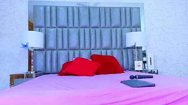 Snapshot of CamilaJohnston chatting on September 2025 08:30:02 PM CamilaJohnston online show from September 2025 08:30:02 PM