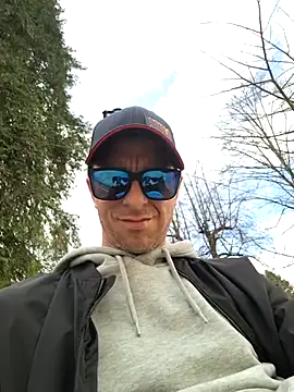 Snapshot of svenpfeifer chatting on March 2025 12:15:02 PM svenpfeifer online show from March 2025 12:15:02 PM