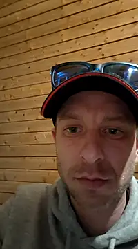 Snapshot of svenpfeifer chatting on March 2025 12:15:02 AM svenpfeifer online show from March 2025 12:15:02 AM