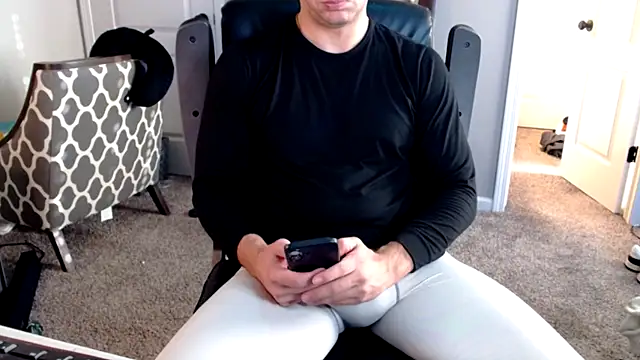 Snapshot of MidwestStroke chatting on February 2026 10:52:02 PM MidwestStroke online show from February 2026 10:52:02 PM