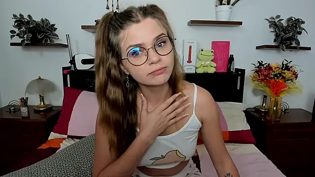 HaleyReedme online show from June 2026 07:01:02 AM