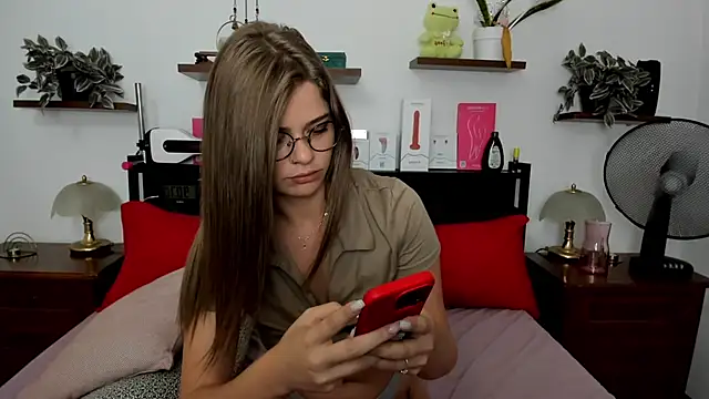 HaleyReedme online show from July 2026 07:15:02 AM