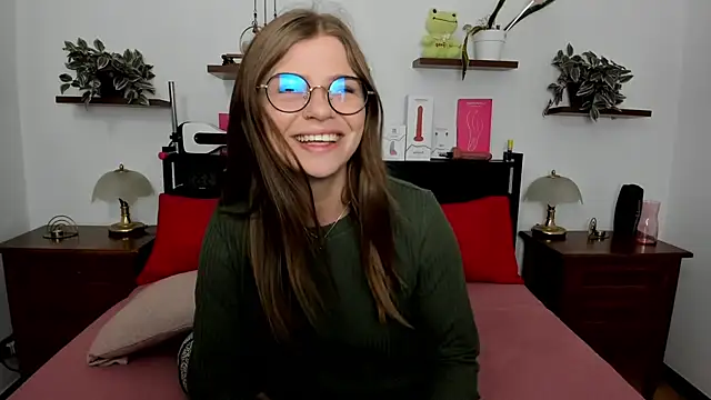 HaleyReedme online show from July 2026 07:15:02 AM