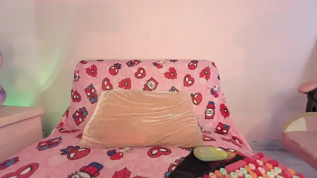 kitty-kryss online show from May 2026 06:46:02 PM