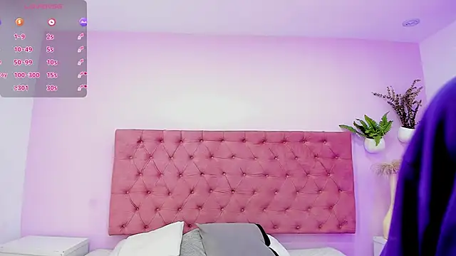 Snapshot of karol_white_ chatting on March 2025 04:09:01 AM karol white online show from March 2025 04:09:01 AM