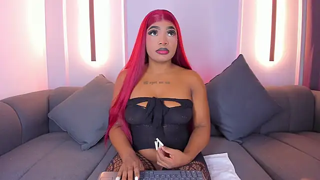 Snapshot of karol_white_ chatting on March 2025 04:03:02 AM karol white online show from March 2025 04:03:02 AM