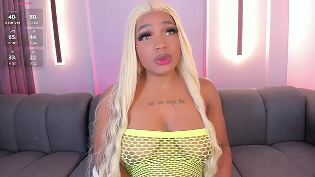 Snapshot of karol_white_ chatting on October 2025 04:12:02 AM karol white online show from October 2025 04:12:02 AM