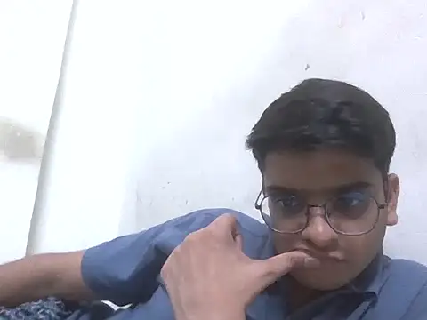 Snapshot of sutfvkii chatting on September 2025 05:06:01 PM sutfvkii online show from September 2025 05:06:01 PM